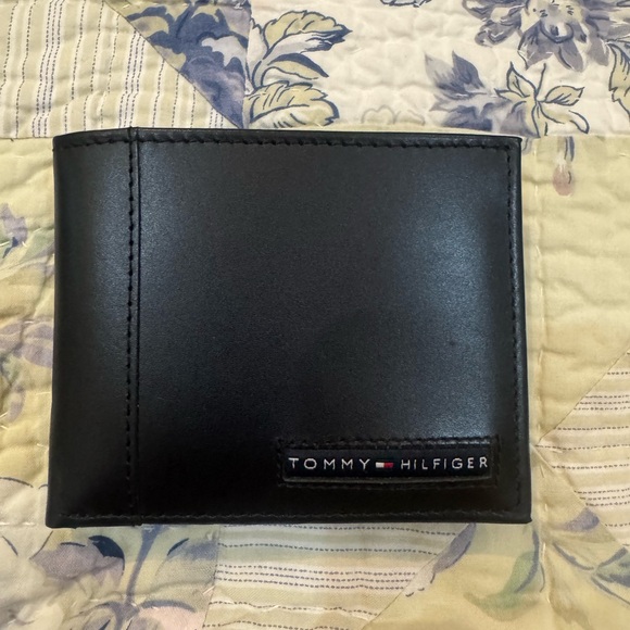 Tommy Hilfiger Black Key & Card Holder - Picture 1 of 7